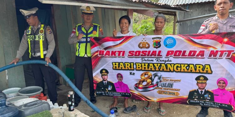 Jelang Hari Bhayangkara ke-80, Satlantas Polres Mabar Salurkan Air Bersih untuk Warga Labuan Bajo