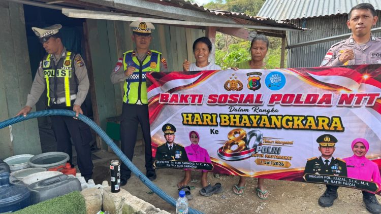 Jelang Hari Bhayangkara ke-80, Satlantas Polres Mabar Salurkan Air Bersih untuk Warga Labuan Bajo