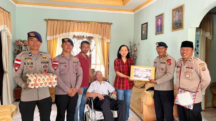 Jelang Hari Bhayangkara ke-80, Polres Manggarai Barat Gelar Anjangsana ke Purnawirawan dan Warakawuri