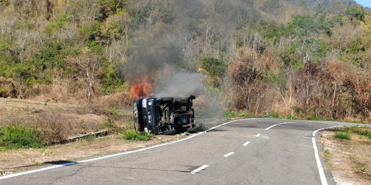 Bentrok Warga di Lengkong Warang Manggarai Barat: Pondok dan Kendaraan Dibakar, Aparat Disiagakan
