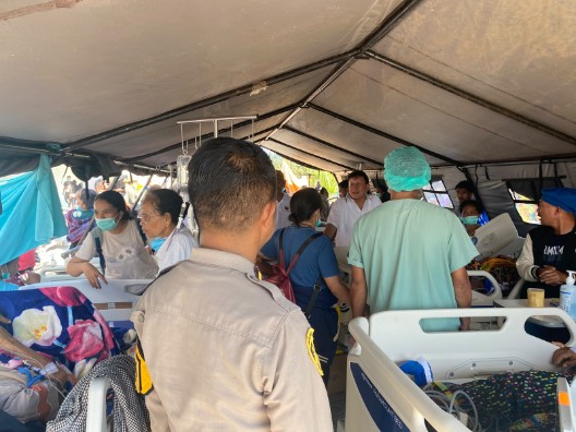 Bencana Gempa M 7,7: Pemkab dan Polres Mabar Gerak Cepat Serahkan BPJS Darurat bagi Korban Luka di Tenda Evakuasi