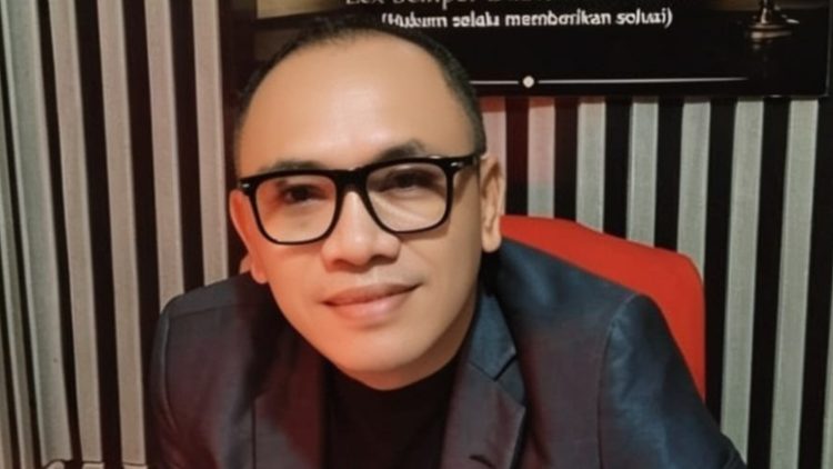 SEBELUM MENGHAKIMI, MARI KITA MELIHAT LEBIH JAUH